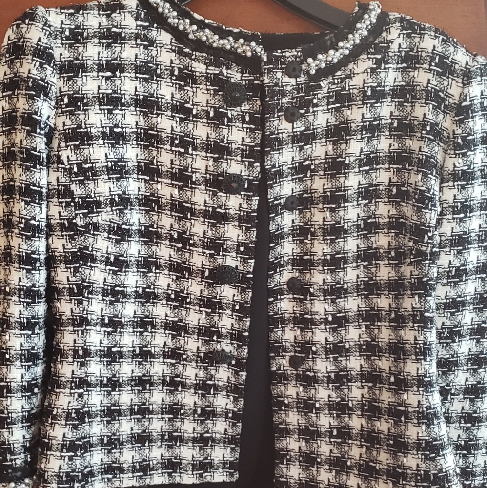 Beautiful Tahari skirt suit